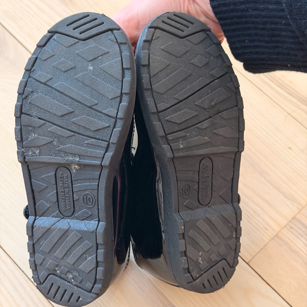 Girls old navy Mary Jane Shoes Size 10 - Picture 3 of 4